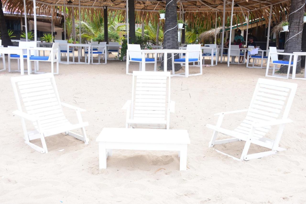 Alfresco Beach Hotel Uppuveli Exterior photo